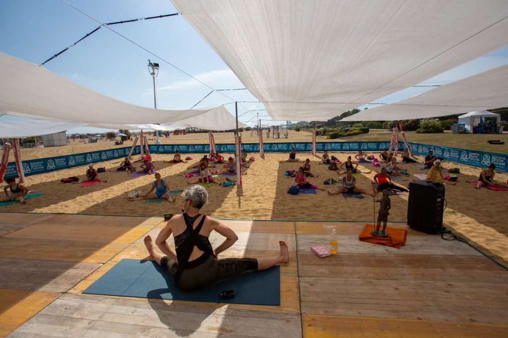 A Bibione il primo festival olistico sulla spiaggia.