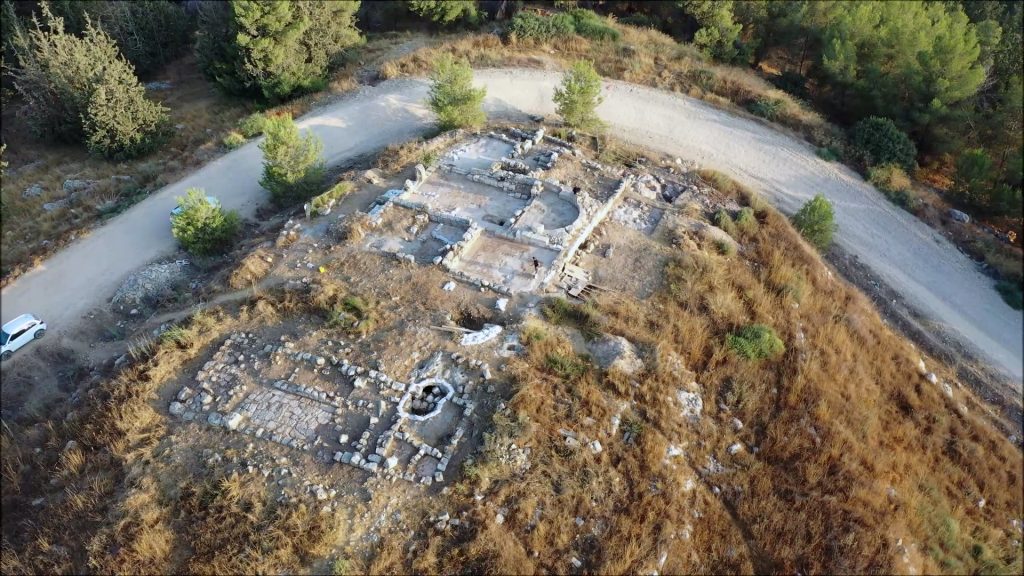 Convento di 1500 anni con pavimento a mosaico e iscrizioni portato alla luce nel centro di Israele