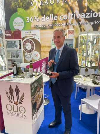 Il Consorzio Olio di Calabria IGP bandiera dell’alimentazione sana e sostenibile a Roma e Bologna