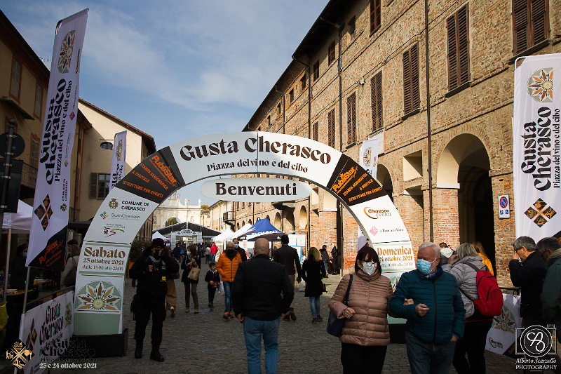 Eccellenze agroalimentari piemontesi, accoglienza e sapori del territorio alla festa del gusto di Cherasco