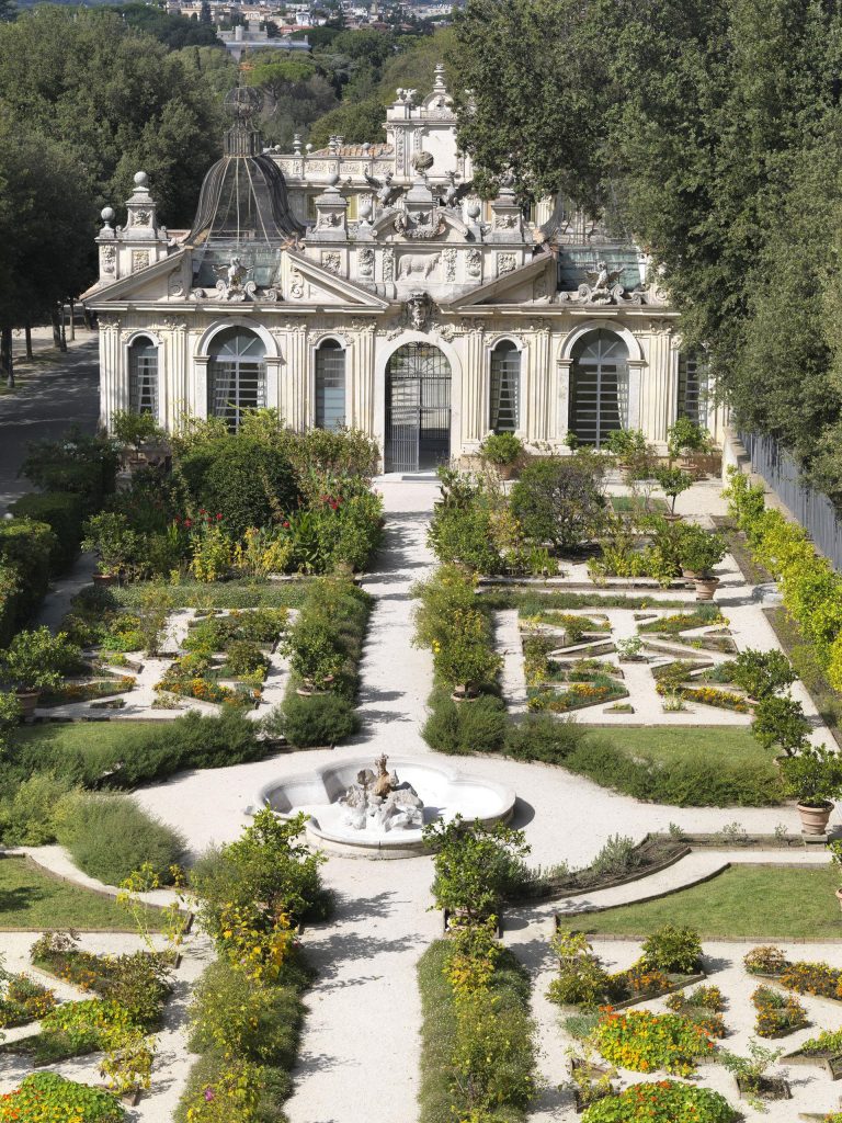 Tornano le aperture straordinarie dei giardini segreti di Scipione Borghese a Roma