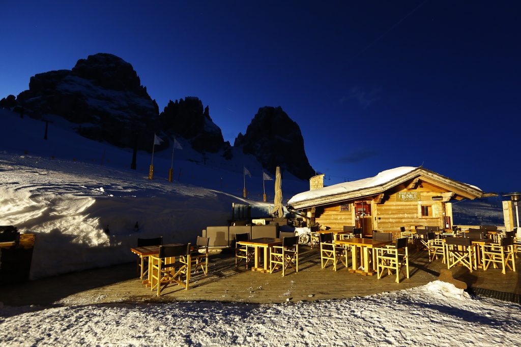 Tre ristoranti stellati oltre ai tanti rifugi dove gustare una “cena sotto le stelle” nell’inverno della Val Gardena