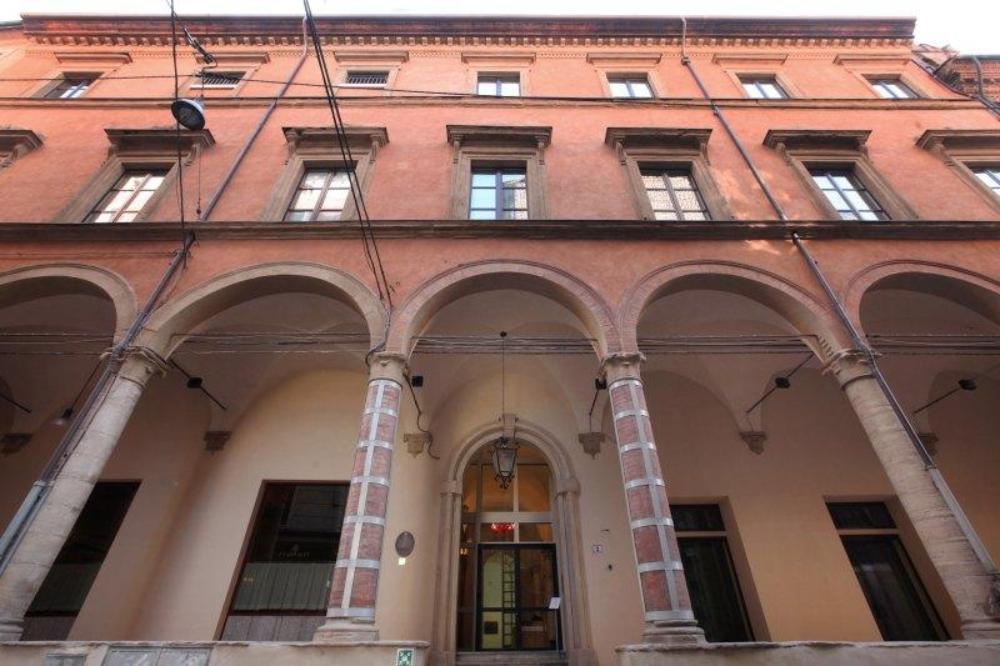 “Voci dall’Abisso. Quattro Artiste Iraniane a Bologna” Il grido di libertà e vita nella collettiva a Palazzo Fava