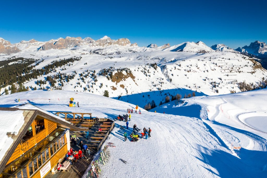 Nelle Alpi italiane, condizioni ottimali per la sciabilità e il turismo invernale