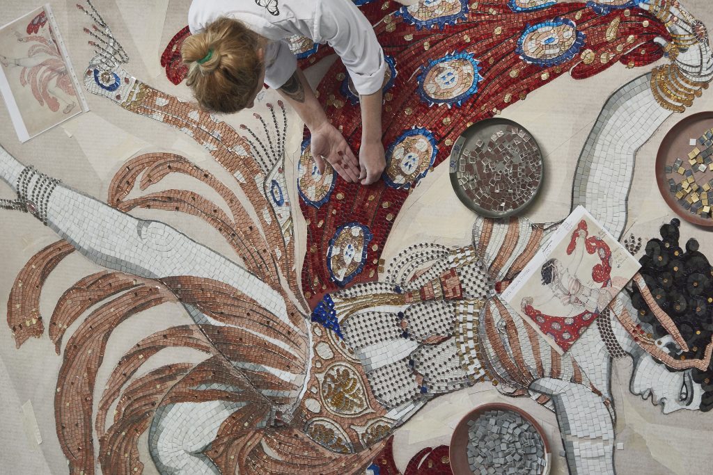 Nel più grande laboratorio di mosaico artistico al mondo di SICIS la pittura diventa eterna