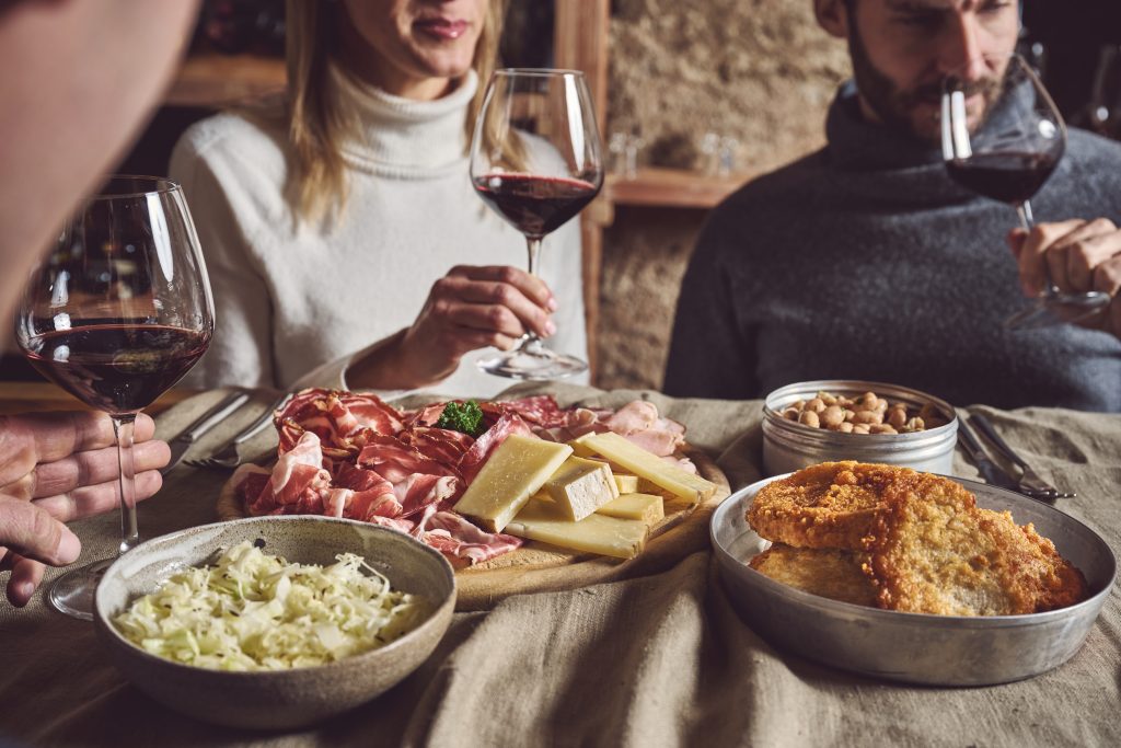 “Tortèl & Gropèl” la rassegna gastronomica della Val di Non dove si cena presto e le mastrer class sono in cantina