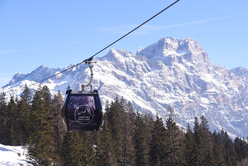 Con la nuova cabinovia Cortina Skyline dall’Alta Badia a Cortina e rientro, senza mai togliere gli scarponi