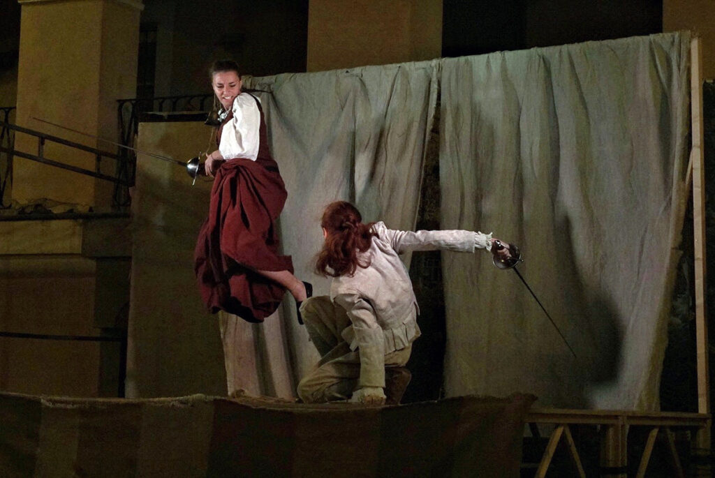 Per il Carnevale Ambrosiano a Milano la competizione tra cinque compagnie teatrali a L’arena di Cyrano