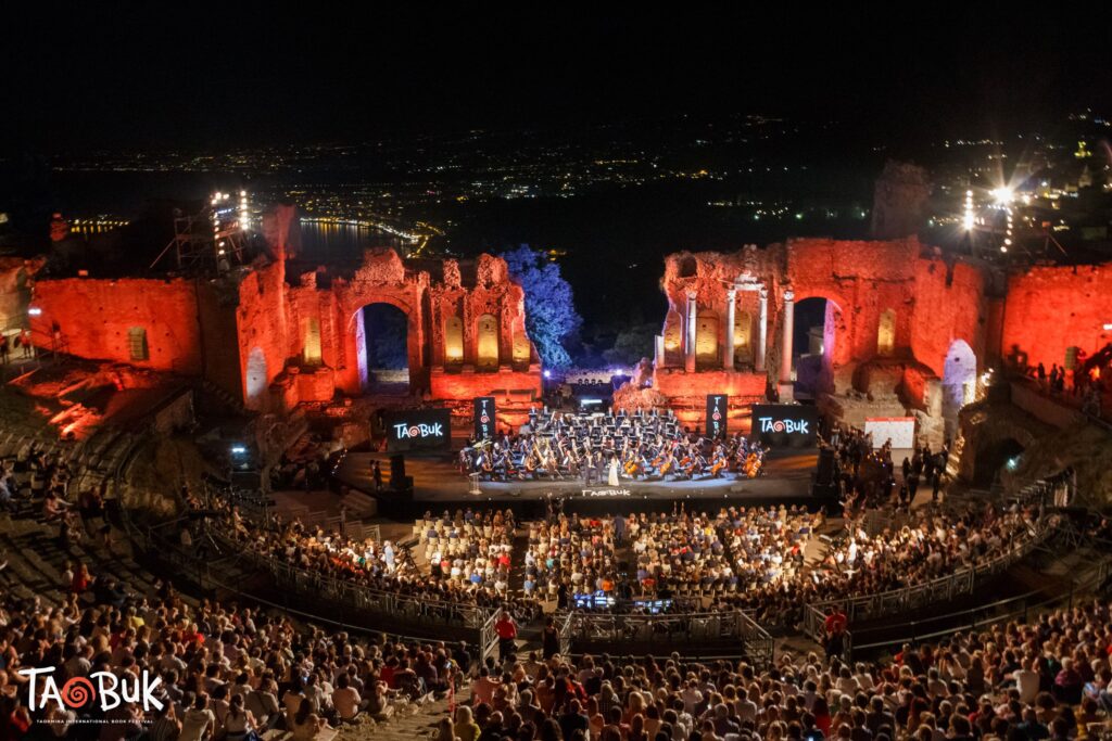 A David Garrett il Taobuk Award nell’ambito del Taobuk Festival-SeeSicily al Teatro Antico di Taormina