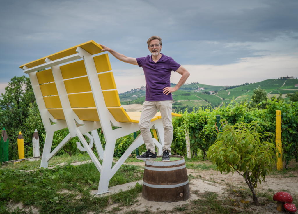 A Dogliani nel cuore delle Langhe il primo Festival delle Panchine Giganti per un paesaggio d’incanto in ogni stagione