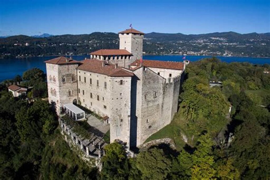 “Oltre il buio” nella mostra alla Rocca di Angera lo straordinario divenire della luce nella vita e nell’arte