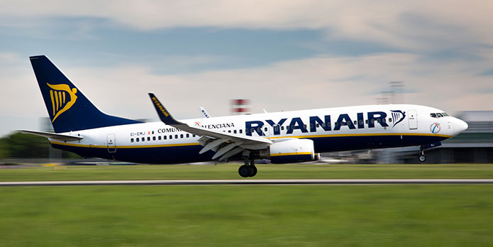 Ryanair alimenta il 100% dei voli per Amsterdam con Carburante per Aviazione Sostenibile