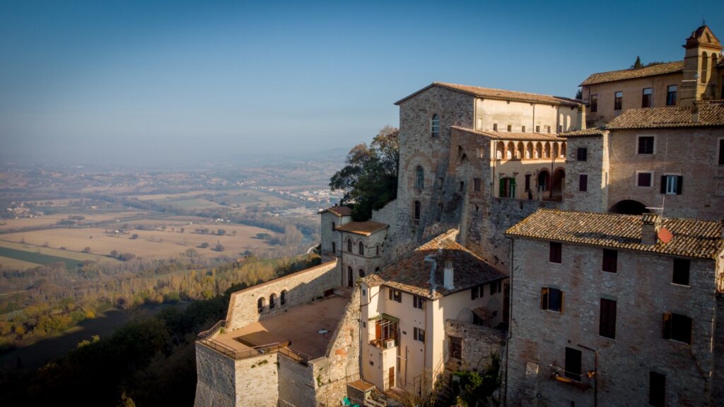 “Calici di Stelle” fa tappa a Todi tra degustazioni, enogastronomia visite guidate e arte