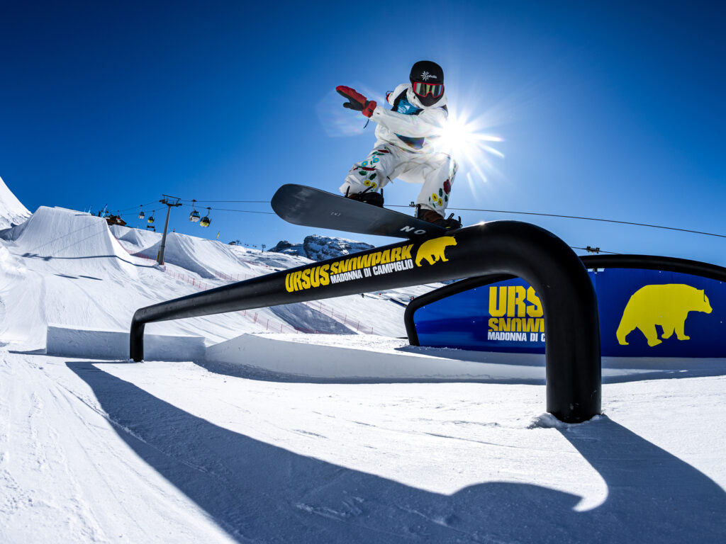 Lo snowboard a Madonna di Campiglio diventa uno show nell’ edizione Mountain Mash 2024