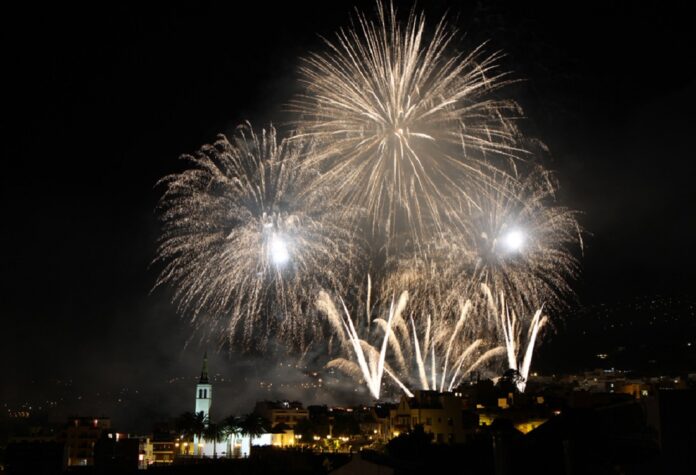 Tenerife: a Los Realejos il più grande spettacolo pirotecnico d’Europa, una tradizione di 250 anni