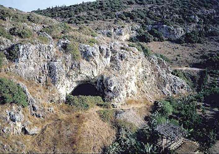 Scoperto in una grotta in Israele l’uso più antico di un colorante vegetale di 15mila anni fa