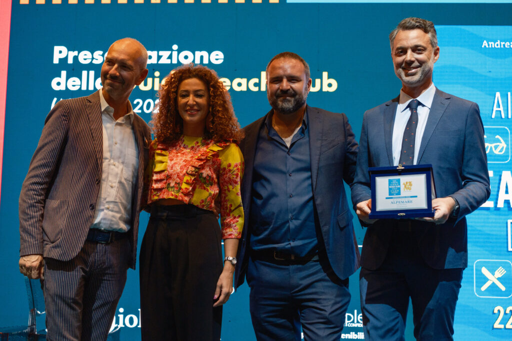 Ad Aperitivo Festival di Milano con la “Guida ai migliori beach club d’Italia” premiati i migliori stabilimenti balneari