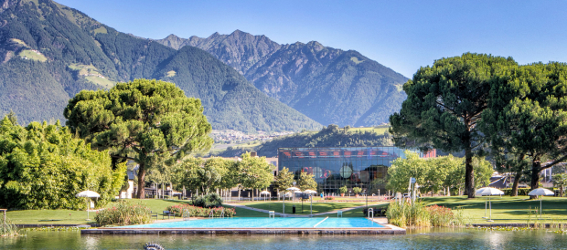 L’estate a Terme Merano da vivere tra massaggi outdoor, brunch e aperitivi al Bistro vista piscine