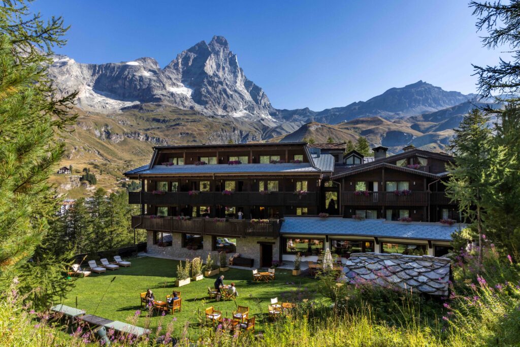 L’estate dell’Hotel Hermitage Relais & Châteaux di Breuil-Cervinia tra relax, lusso e gusto di montagna