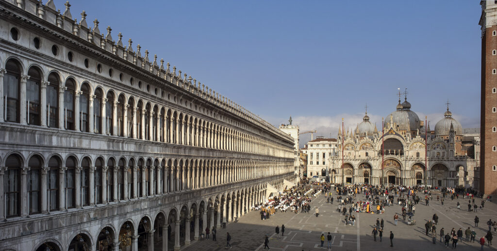 August4all alle Procuratie Vecchie in Piazza San Marco Venezia