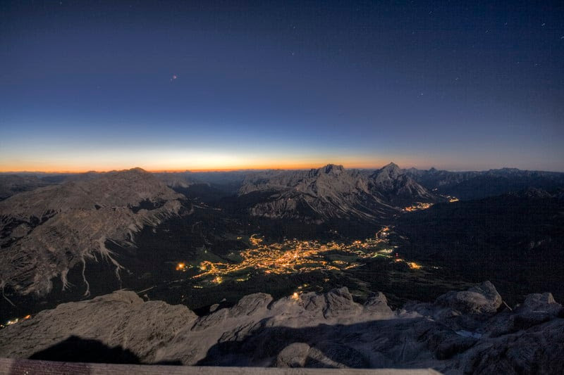 L’emozione dell’alba sulle alpi di Cortina a Cima Tofana