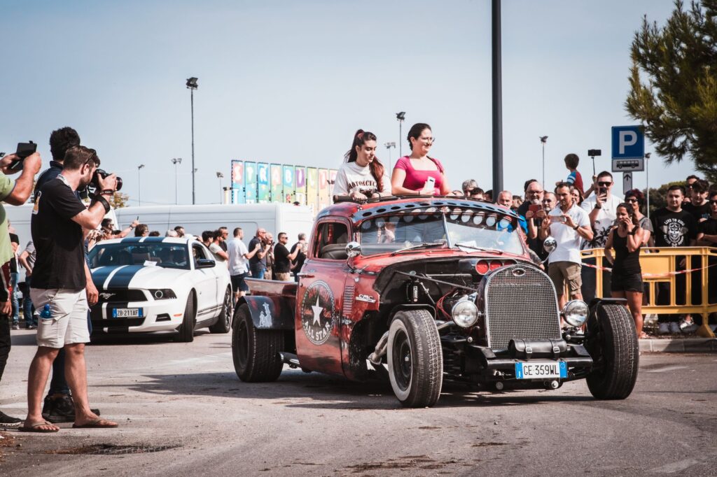 US Car on the Beach, la parata dei V8 americani alla Italian Bike Week 2024 di Lignano Sabbiadoro