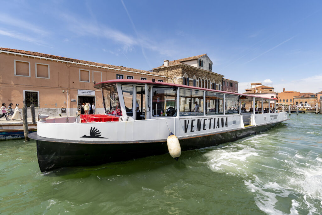 Venetiana, con una flotta di eco-battelli per visitare la Laguna di Venezia, stringe una partnership con Vip District