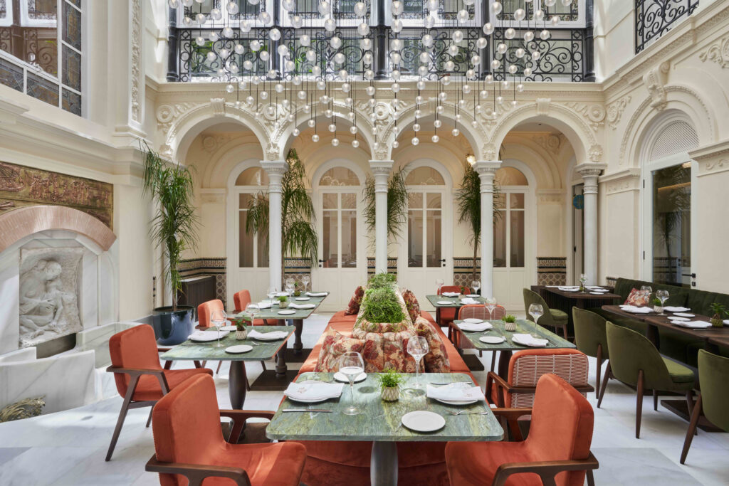 El Patio il ristorante nel centro di Granada dove tradizione gastronomica architettura e storia si gustano con l’ambiente