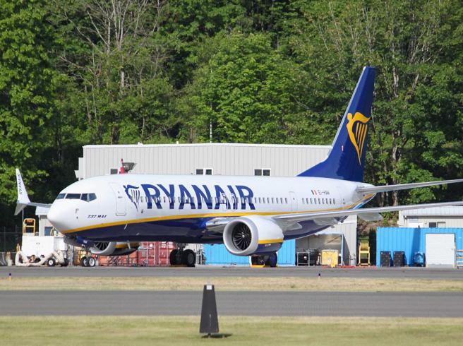 Ryanair promuove l’estate 2025 offrendo voli a 29,99 Euro a tratta