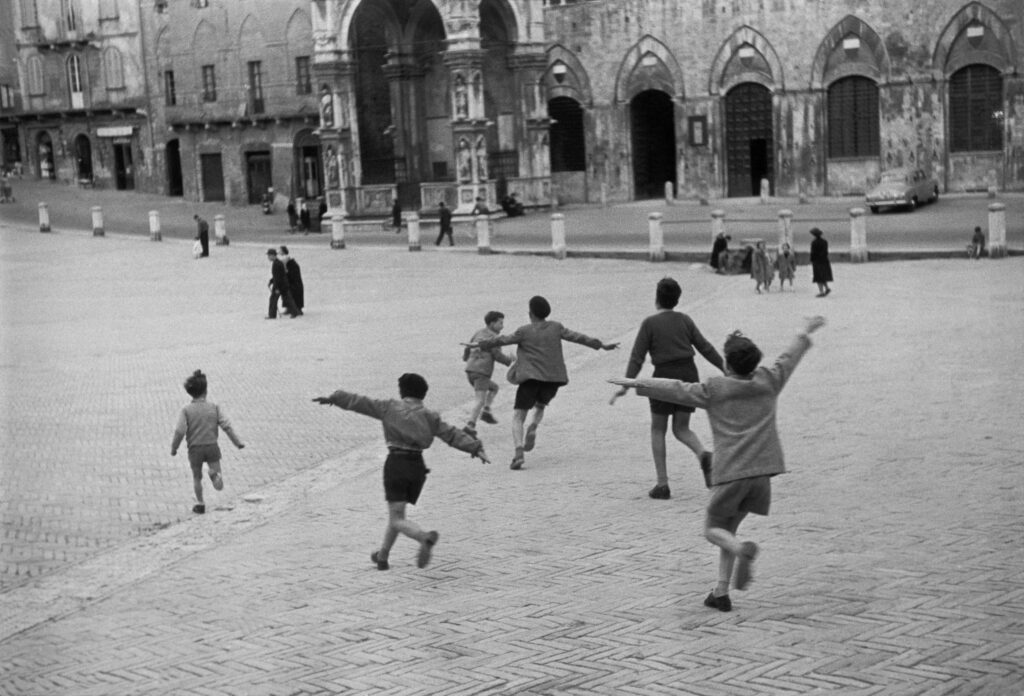 Al Centro Italiano per la Fotografia Torino, scatti di Henri Cartier-Bresson  e le foto di Riccardo Moncalvo